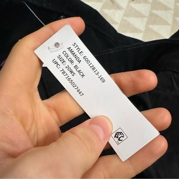 Gloria Vanderbilt
Women's Amanda Classic Straight Jeans - Picture 4 of 5